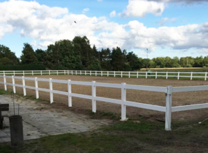 Den store udendørsbane på Gl. Estrup Rideklub